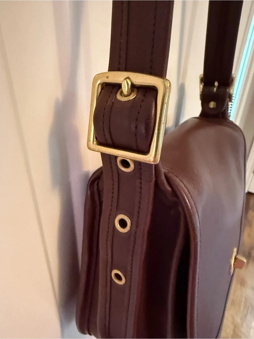 Vintage Coach Mahogany Brown 9965
Legacy Small Flap Crossbody Bag Brass hardware - Picture 16 of 16